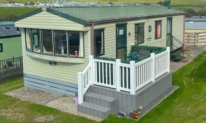 Aberystwyth Ski Chalet | Lovley Sea Viev 2 Bedroom Caravan in Clarach Bay