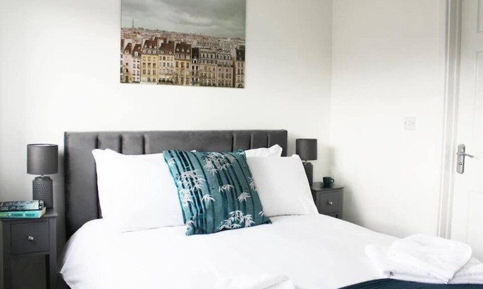 Sandford-on-Thames House | Low Cost, Fully Sanitised 4 Bed & Parking