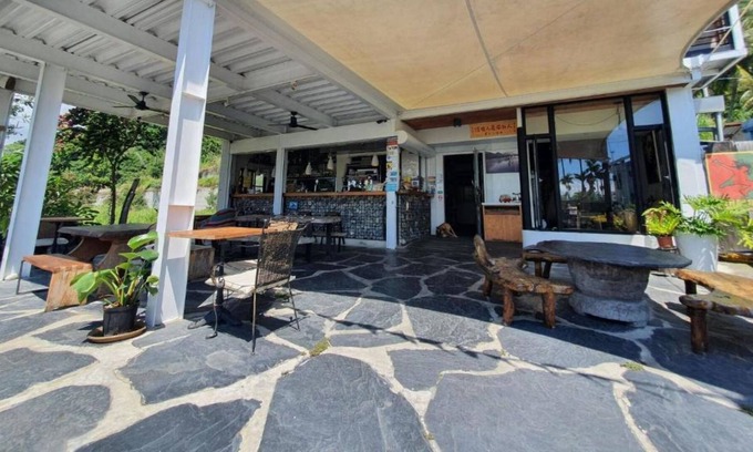 Donghe Bed & Breakfast | LowPressure restaurant & surf guesthouse