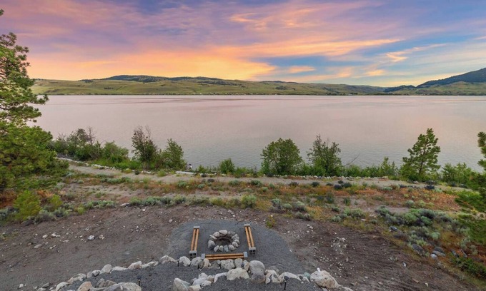 Kamloops House | Luxury Lake House - Nicola Lake