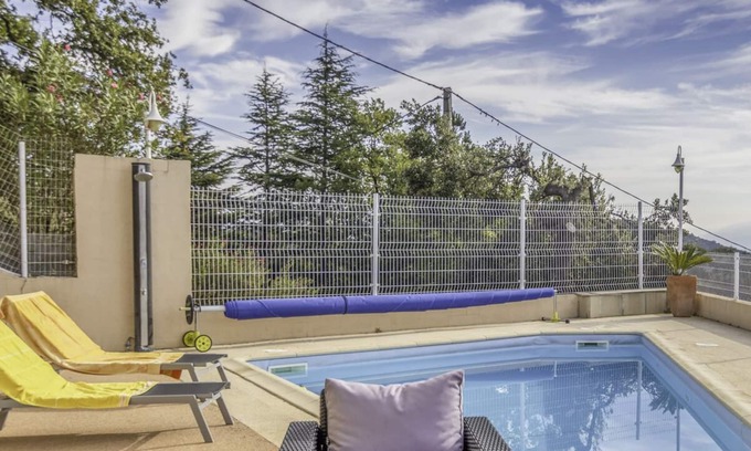 Taillet Cottage | Lucas's lodgings offer you at Rose and Jb's, breathtaking view.