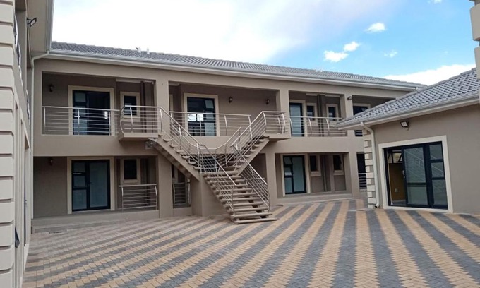 Komani Bed & Breakfast | Lucolo Palace B&B Queenstown