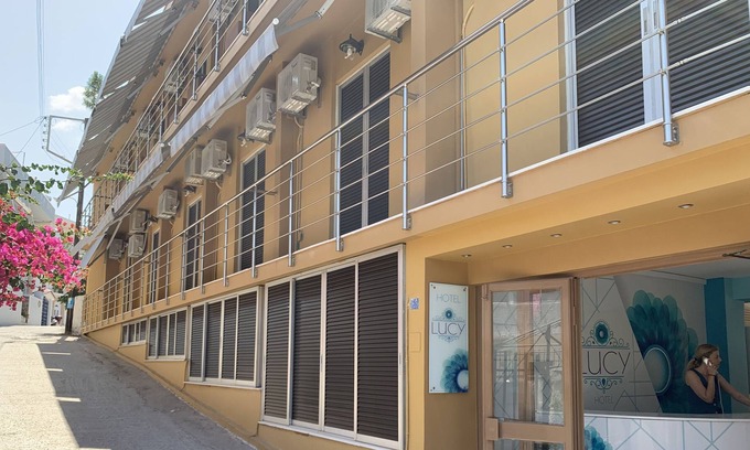 Agia Marina House | LUCY HOTEL NEXT TO THE SEA