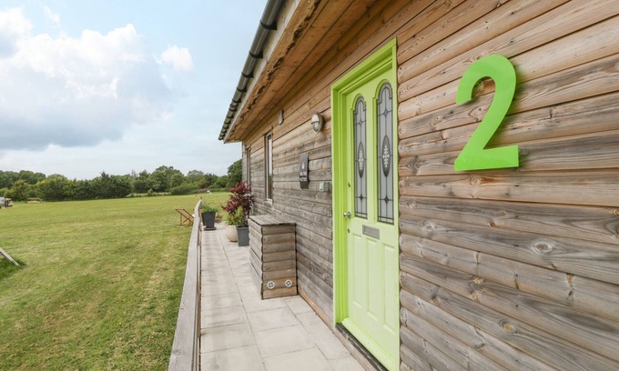 Congresbury Cottage | LULU LOGS, pet friendly, character holiday cottage in Congresbury