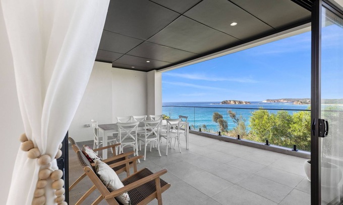 Malua Bay House | Luma Vista | Overlooking McKenzies at Malua Bay