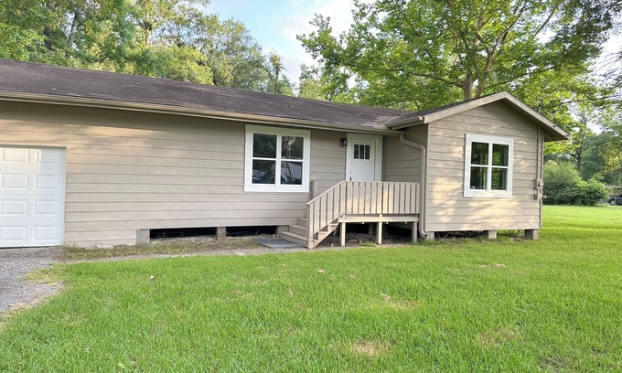 Voth House | Lumberton Texas 3 bedroom 1 bath updated home