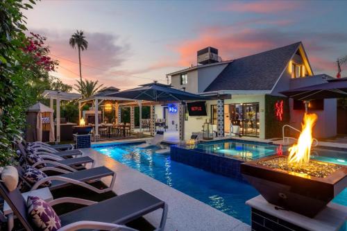Park Scottsdale Four House | Luminosity Escape Pool Hot Tub Dog-friendly