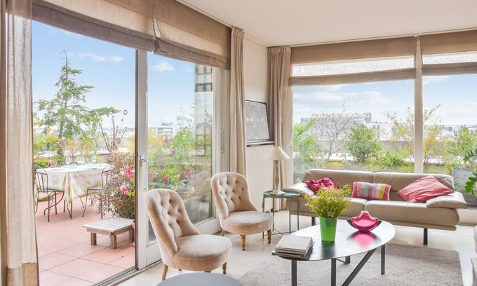 Charonne Apartment | Luminous penthouse with a view in Paris - Welkeys