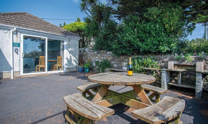 Rhossili Apartment | Lundy Lodge – 1 Bedroom Annex – Rhossili