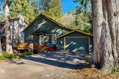 Mount Hood Village House | Lupine Chalet