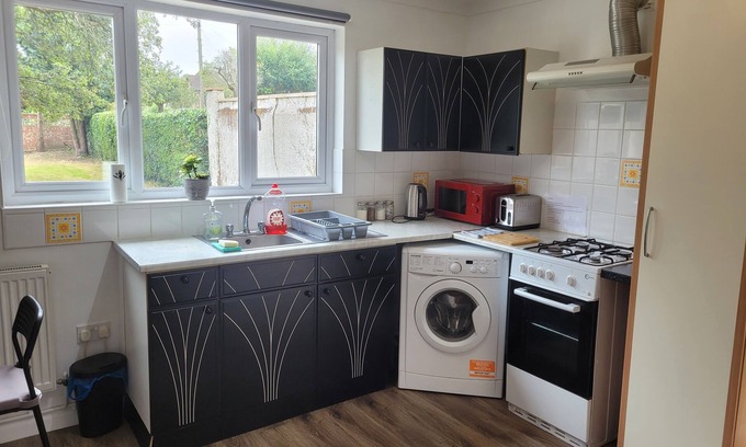 Luton Apartment | Luton City Escape - Modern 1BR Apartment