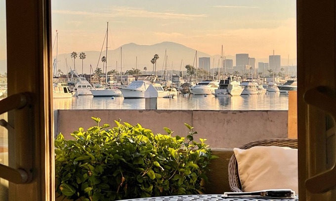 Balboa Peninsula House | LUX Beachfront Casa de Balboa 231 w/AC - Best View