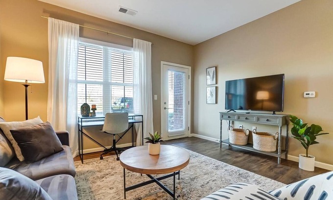 Tuttle West Apartment | Lux Dublin 2BR | 1st Floor | W/D | Pet Friendly!