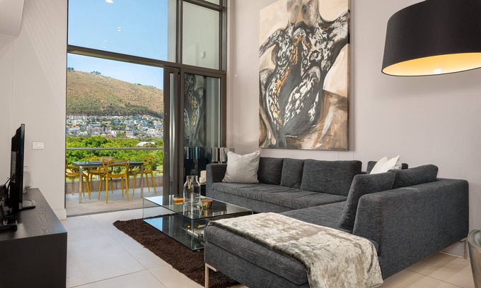 Mouille Point Apartment | Lux Elegance in Heart of Mouille Point