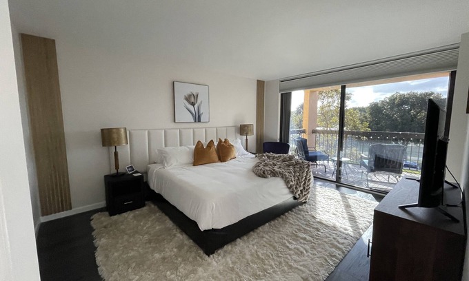 Delray Beach Condo | Lux King Bed Suite, Modern Condo Delray Beach. DRClub - 40% Off Fall & Holidays