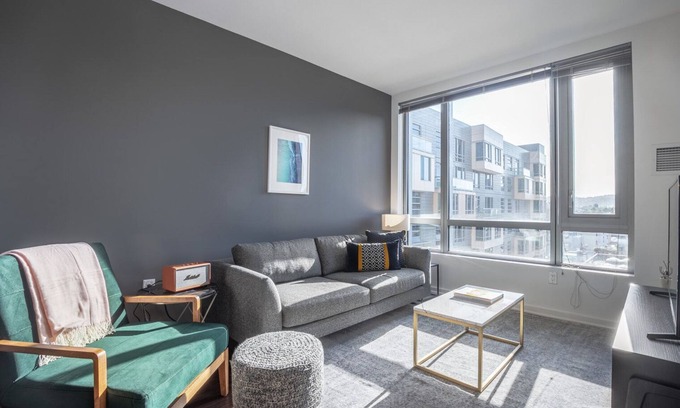 Downtown San Francisco Apartment | Lux SoMa 1BR w/Gym, Roofdeck, W/D, nr. BART & Muni by Blueground