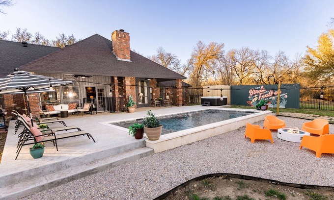Fort Worth House | Lux Stay | Pool, Hot Tub & Firepit | Sleeps 19