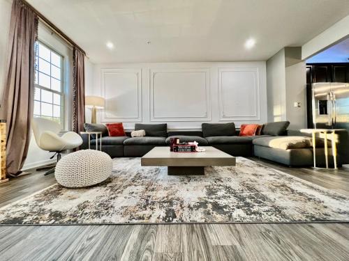 Brooklyn Park House | Lux Townhome Free Parking 12 min to BWI