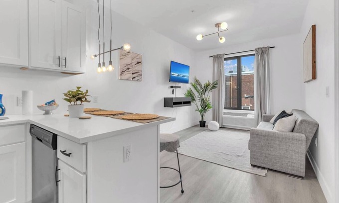 Elizabeth Apartment | Luxe 1BR/5 Min to EWR/Near Prudential & NYC