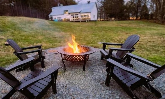 Youngsville House | Luxe Barn Hot tub Pond Pet Friendly Firewood