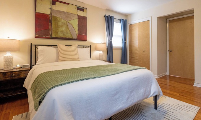 Belleville Apartment | Luxe Belleville 1 Bed - Pets OK, Parking, Laundry, Fios, Safe, Dog Park Nearby