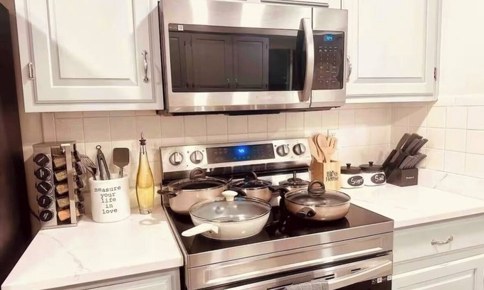 Castlewood House | Luxe Escape In DTC: HotTub, FirePit, 5 Min->Denver