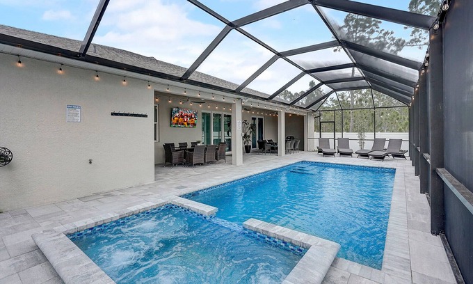 North Port House | π π Luxe Gem w Heated Saltwater Pool, Spa & Privacy Fence.