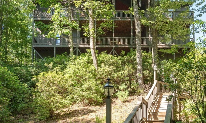 Sapphire Cabin | Luxe lodge-Sleeps 12-Close to Resort-Amenity Access