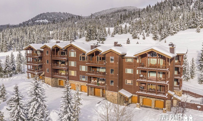 Big Sky Condo | Luxe Mountain Condo! Private Deck with Grill and Stunning Views!