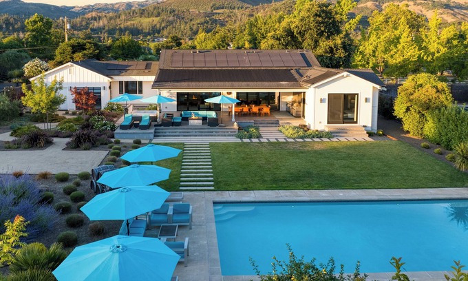 Kenwood House | Luxe, Pool, Spa, Fire Pit, Game Room, Piano | Sonoma Pool Retreat by AvantStay