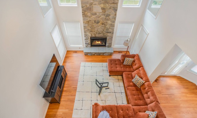 Friendly House | Luxe Presidential close to MGM, National Harbour, DC, VA