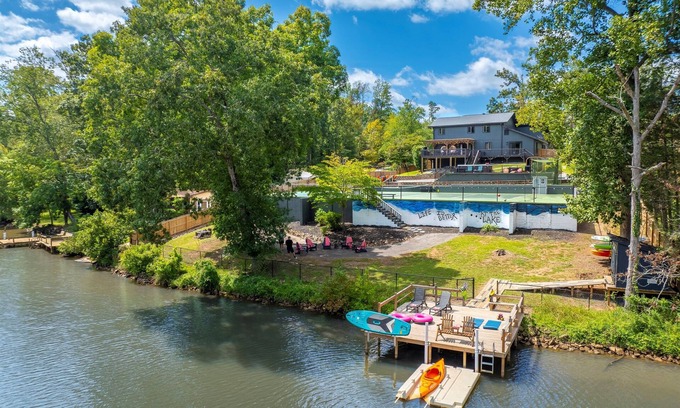 Greenville - Spartanburg House | Luxe Private Lakefront- Heated Swimspa, Pickleball/Basketball, Kayaks, Gameroom