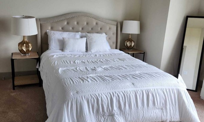 McLean Apartment | Luxe Reserves - 2 BR 2 BA Getaway close to Tysons Corner Mall