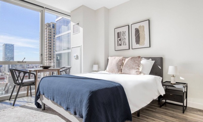 South Loop Apartment | Luxe South Loop Studio w/Lounge, Pool & Gym nr Grant Park, by Blueground