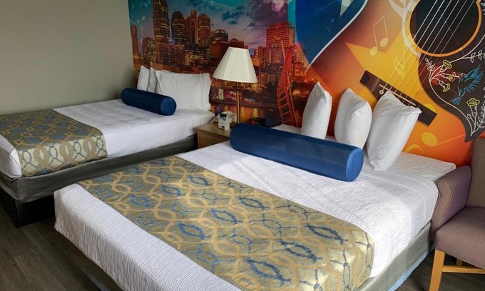 Pennington Bend Hotel | Luxe Studios Nashville Opryland