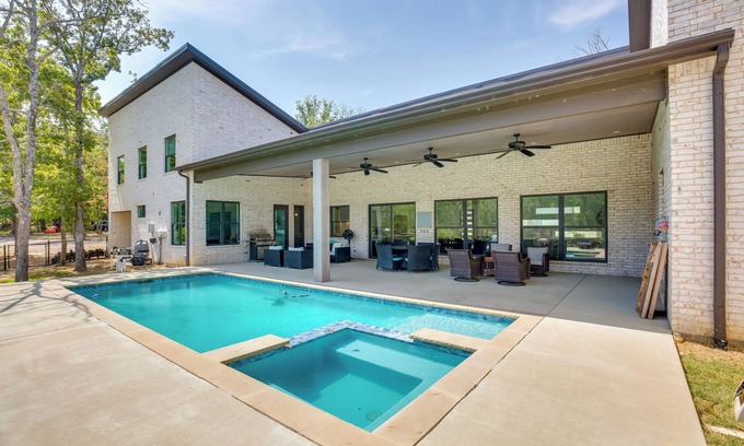 Malakoff House | Luxe Waterfront Home in Malakoff w/Pool!