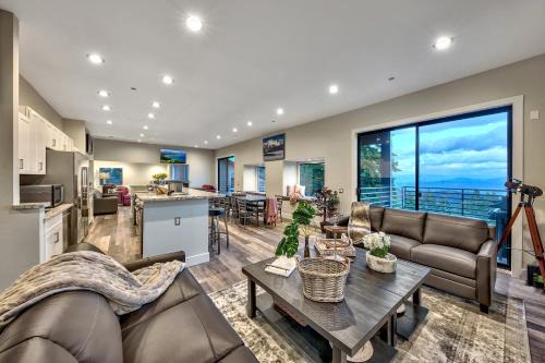 Tahoe Village House | Luxe11 blue diamond VIP mega lodge lake tahoe