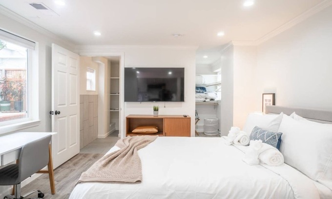 Westlake Apartment | Luxo Stays |Modern Studio| Near SFO, Westlake BART