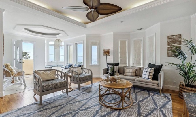 El Granada House | LuxoStays| Beautiful Beach Home w/Games