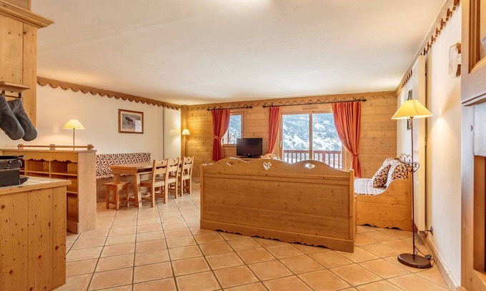 Saint-Martin-de-Belleville Apartment | Luxury apartment for 8 with pool, spa, parking included