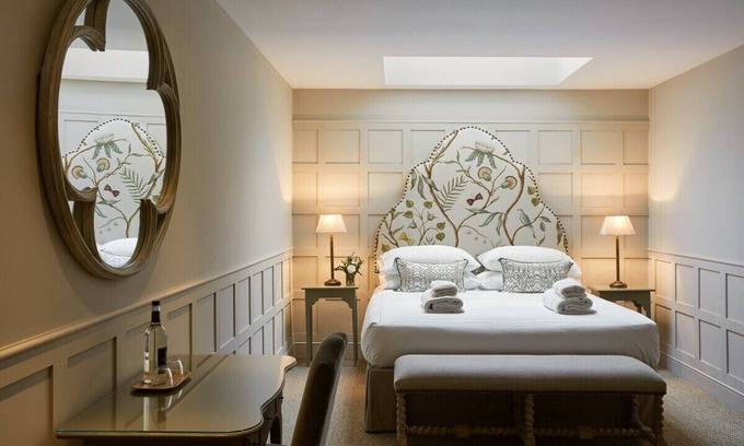 Southrop House | Luxuary Southrop Stay | Boutique Cotswold Base