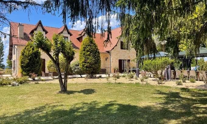 Nanteuil-de-Bourzac House | Luxury 9 bedrooms House, Sleeps 20, Swimming pool, Stunning views, games room.