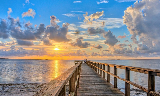 Crystal Beach House | Luxuriate in TWO en Suite Masters; Family friendly; Roll-in Shower; Entry ramp!