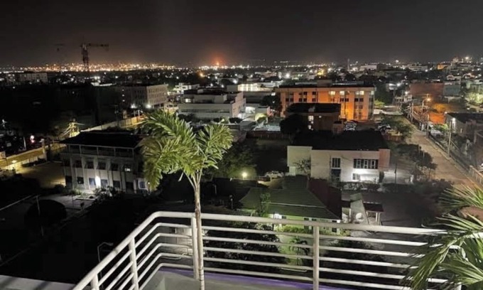 New Kingston Apartment | Luxurious 1-bedroom apartment in amazing Kingston with WiFi, AC, rooftop pool.