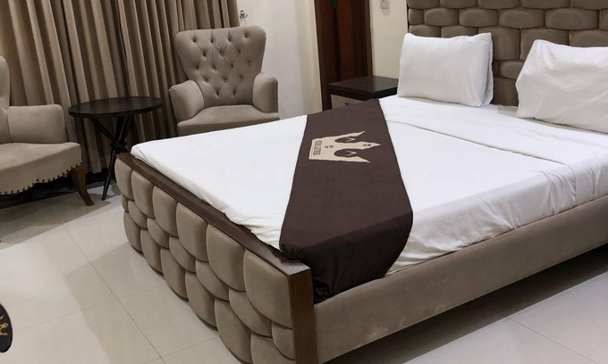 Blue Area House | Luxurious 18-bedroom hotel with WiFi, AC in F-8/4 near Centaurus Mall Islamabad