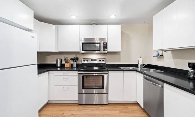 Cuernavaca Condo | Luxurious 1b/1b Designed For Long Stays In Tech Capital!