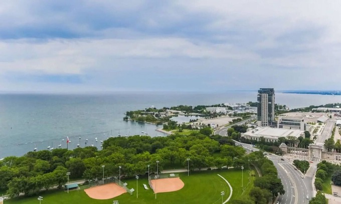 Fort York Hotel | Luxurious 1BR in ❤️ of downtown with Balcony
