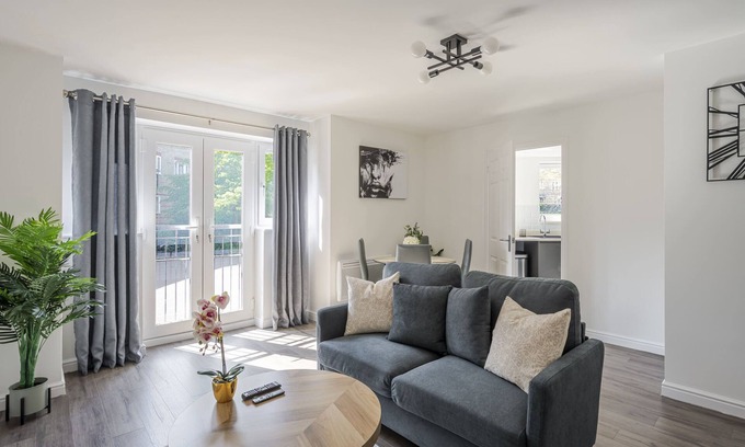 Chelmsford Apartment | Luxurious 2 Bed Free Parking nr Chelmsford City