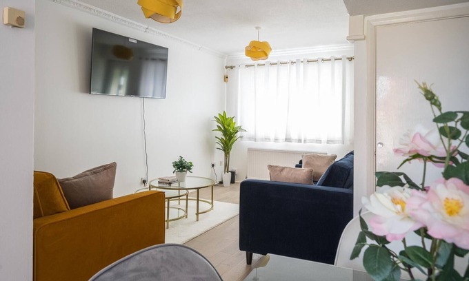Dartford House | Luxurious 2-Bed House in Dartford