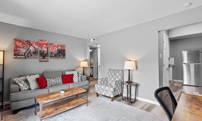 St. Charles Historic District Apartment | Luxurious 2-Bedroom Abode with Elevated Comforts Near Main Street